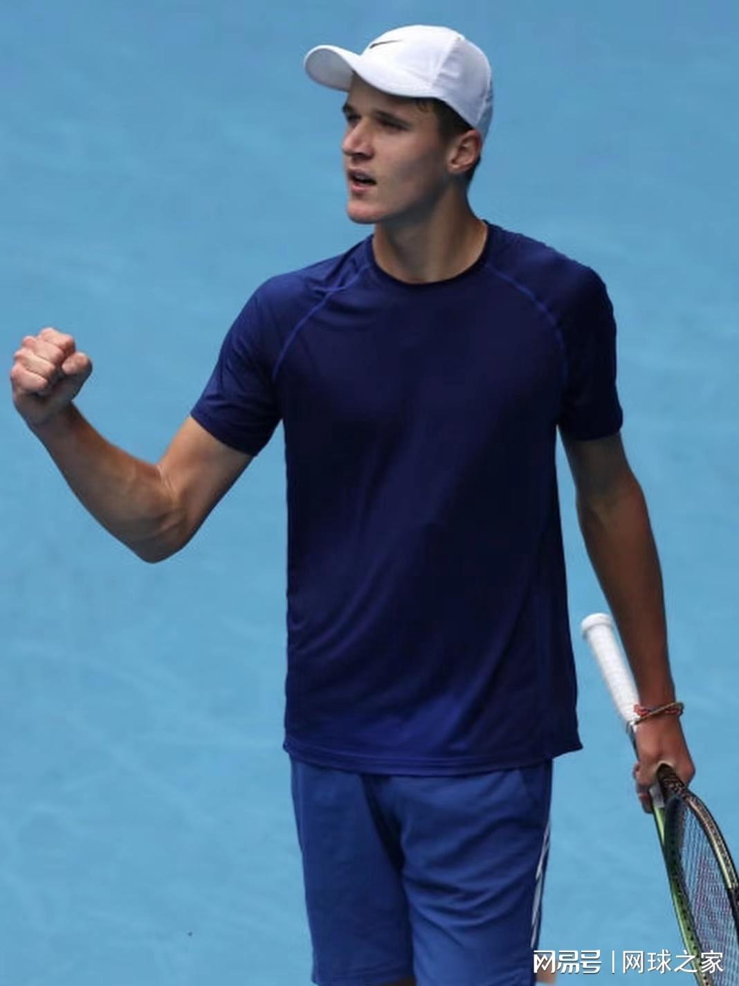 星空体育-2025两新科巡回赛冠军，上周巡回赛逞英豪，证明自己绝非流星